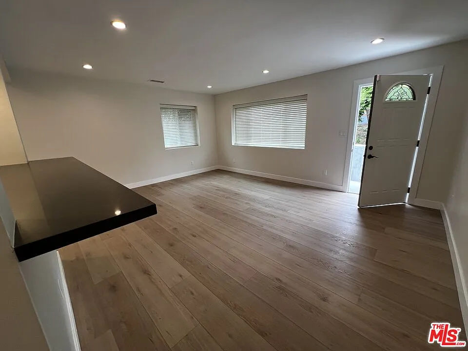 3 bed, 1.0 bath, 1140 sqft, $5,850 — Photo 3