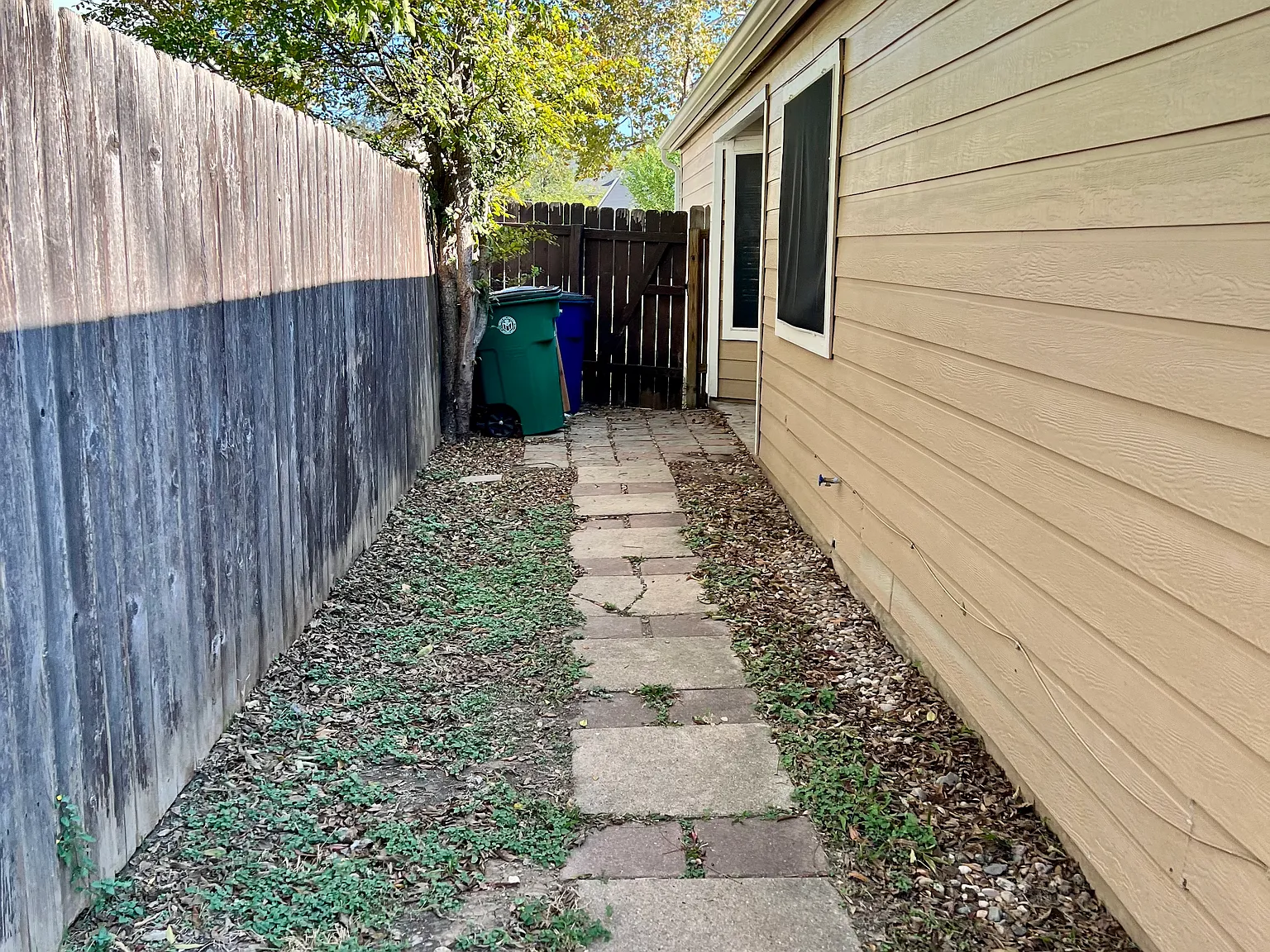 2 bed, 1000 sqft, $1,980 — Photo 2