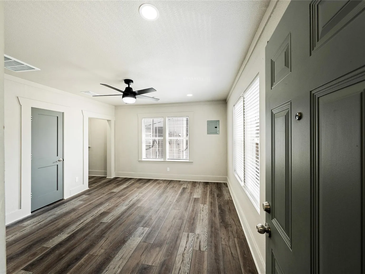 1 bed, 1.0 bath, 500 sqft, $1,375 — Photo 2