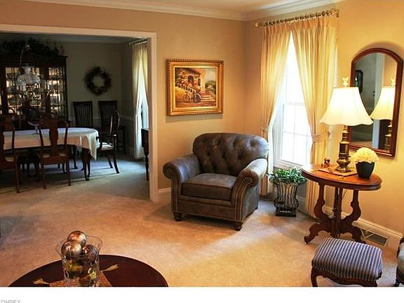 4th image of 1090 Carol Ln