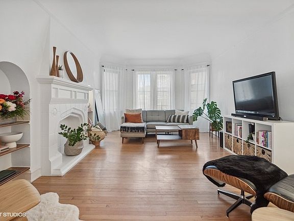 3rd image of 5331 S Dorchester Ave #1