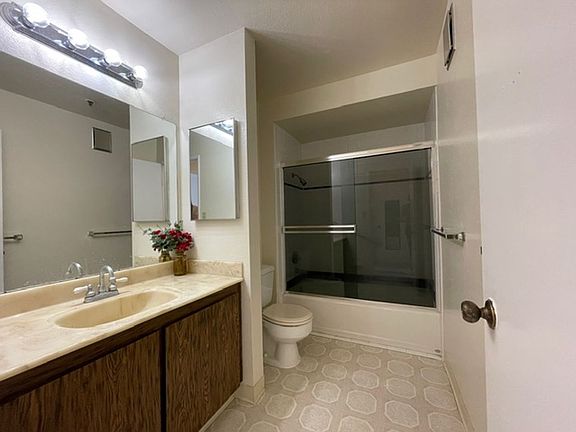 4th image of 410 Sheridan Ave APT 215