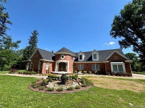 17740 Beck Rd, Northville, MI 48168