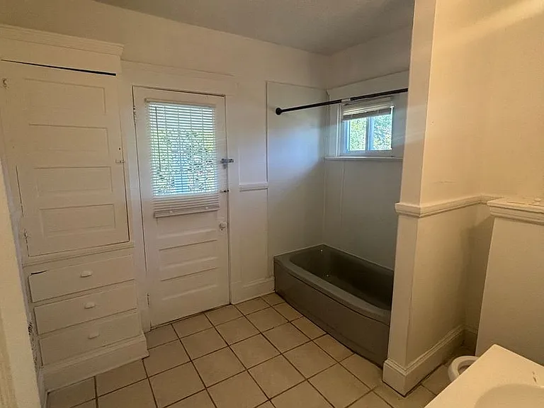 12327 Phillips Ave — Photo 4