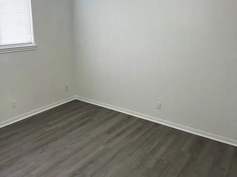 2502 Schulze Dr #4 — Photo 2