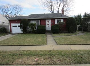 70 Michel Ave, Farmingdale, NY 11735