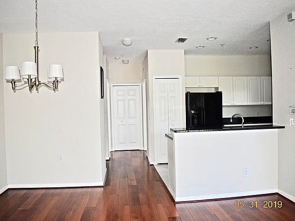 5th image of 125 Calle El Jardin St #201
