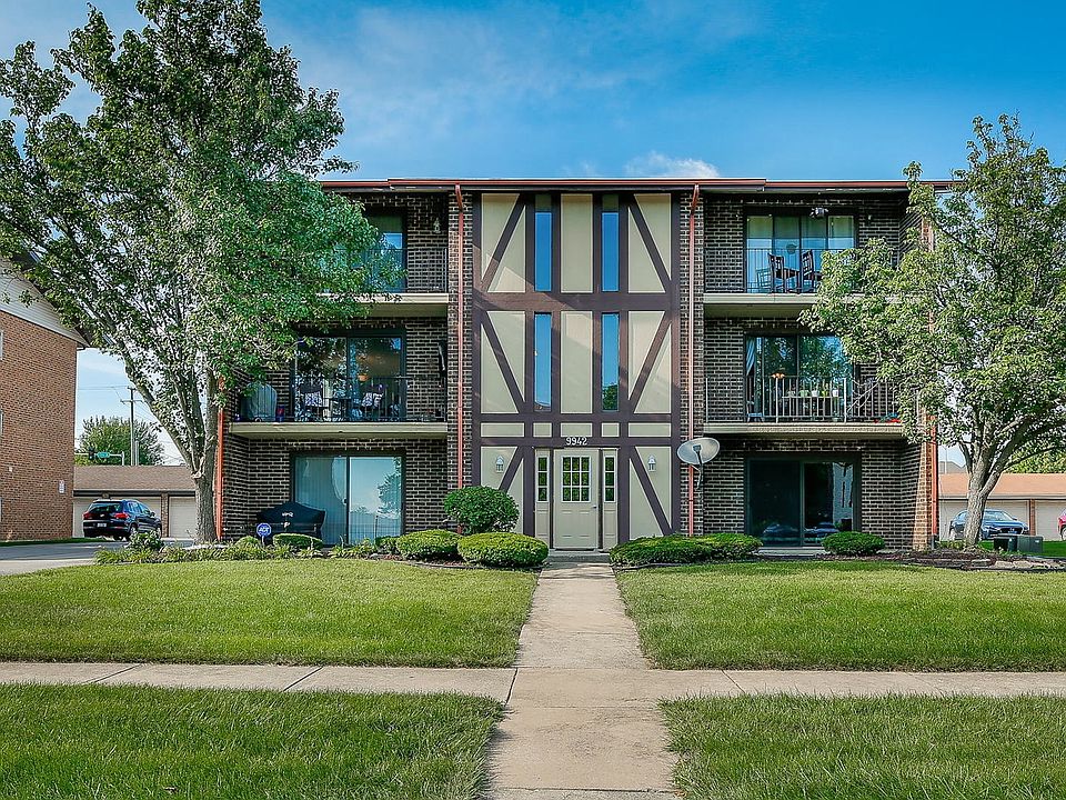 9942 Shady Lane...renovated & so close to all you