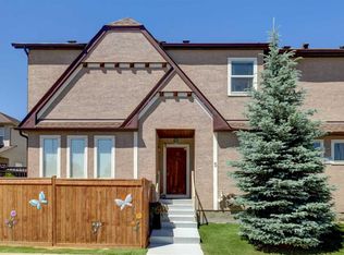 5 SE Covecreek Mews NE, Calgary, AB T3K 0V8