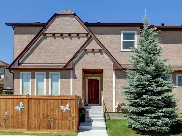 5 SE Covecreek Mews NE, Calgary, AB T3K 0V8