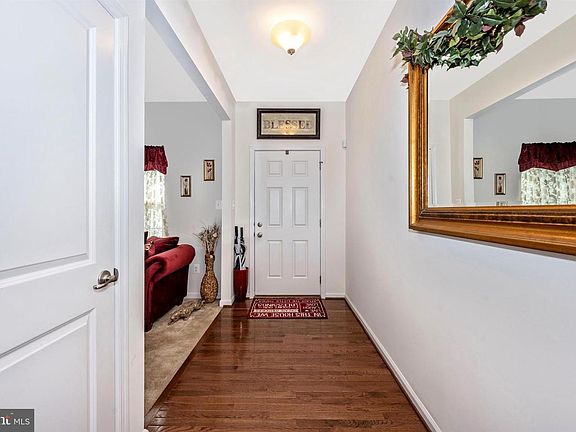 4th image of 18410 Roslin Pl