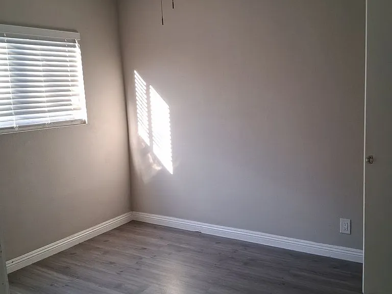 Renovated 2 Bedroom 1 Bathroom — Photo 16