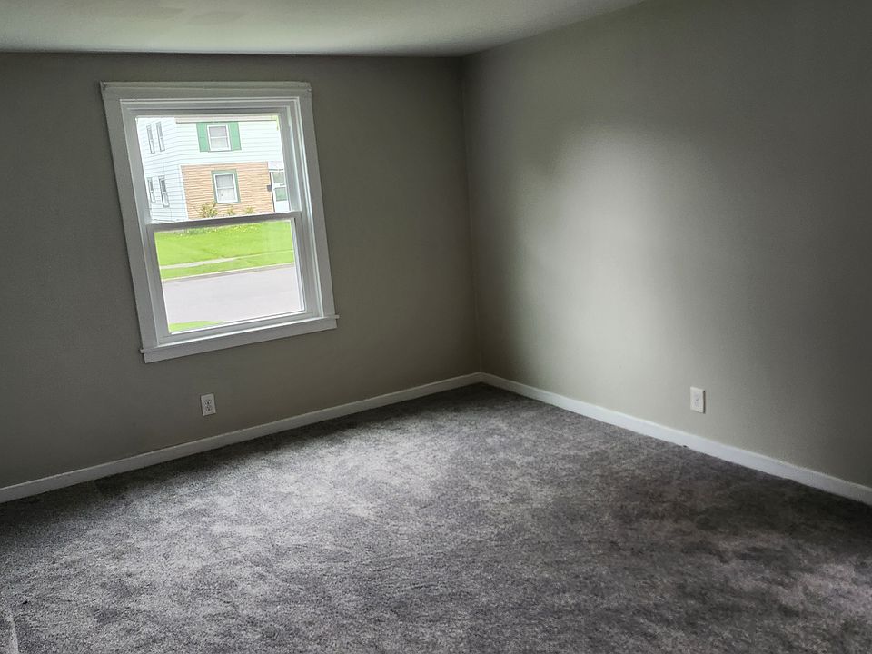 Living room with brand new carpet and front window