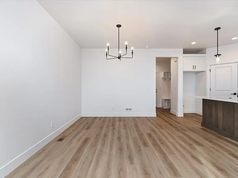 740 S Calhoun Ln — Photo 32