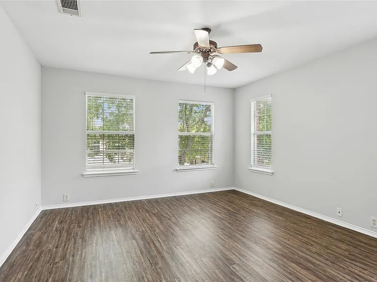 2316 Stoneleigh Pl — Photo 16