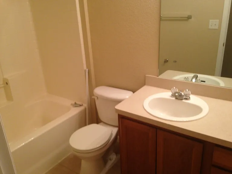 953 W Elm St — Photo 6