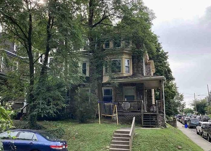 1st image of 422 E Church Ln