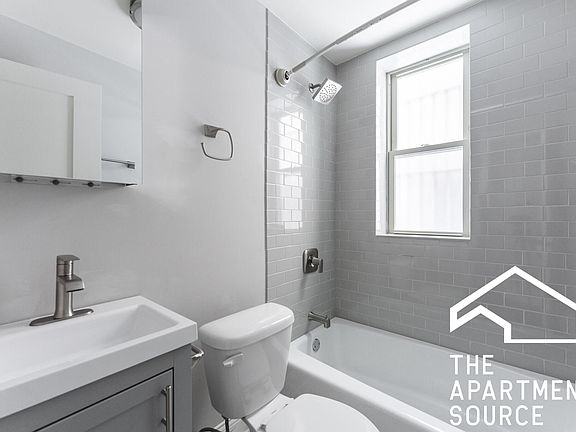 4th image of 645 W Wrightwood Ave #106