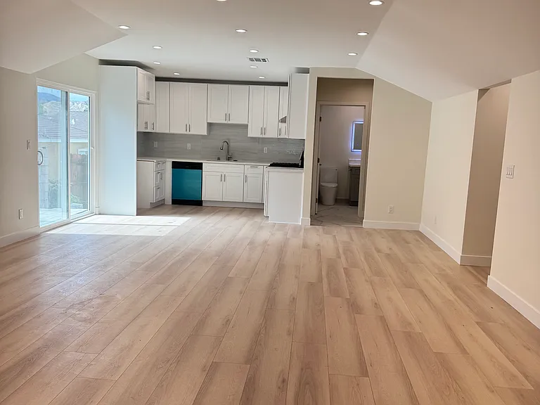 8811 Yates St — Photo 29