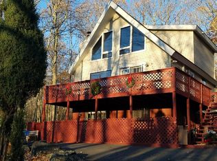 110 Cherry Hill Cir, Hawley, PA 18428