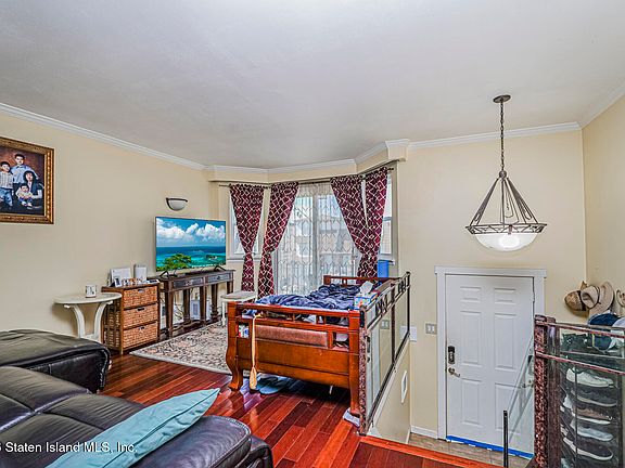 5th image of 115 Rockne St