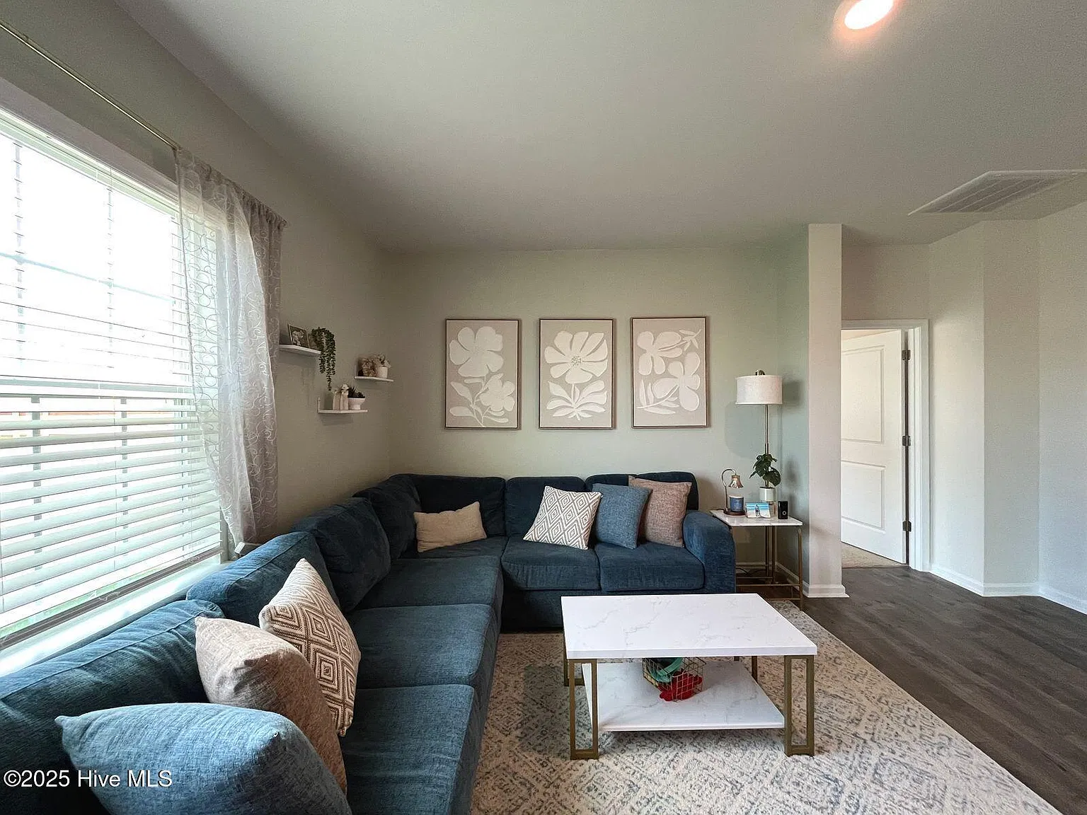 4 bed, 2.0 bath, 1765 sqft, $1,900 — Photo 3