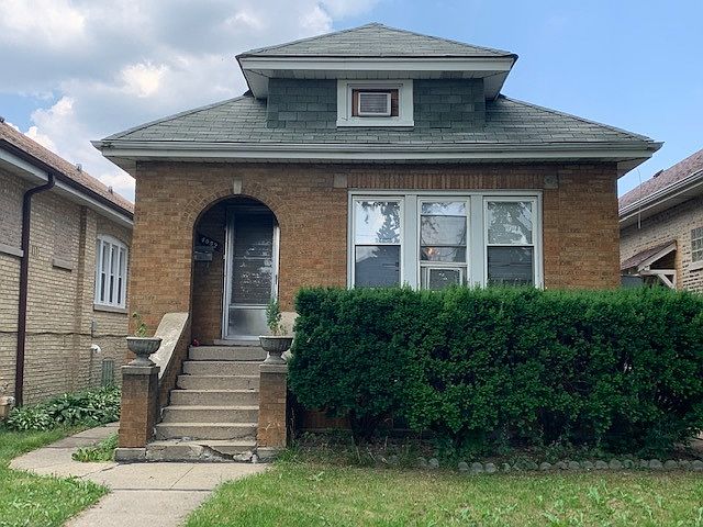 2nd image of 4952 W Henderson St