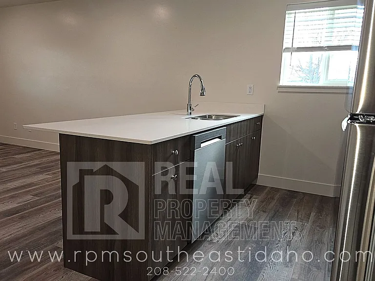 647 S 3 W — Photo 5