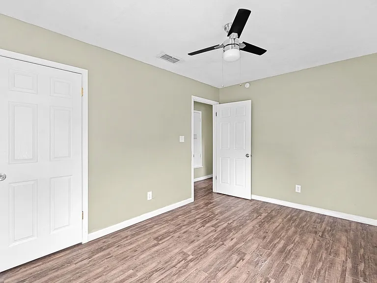 1422 Yorkshire Dr — Photo 17