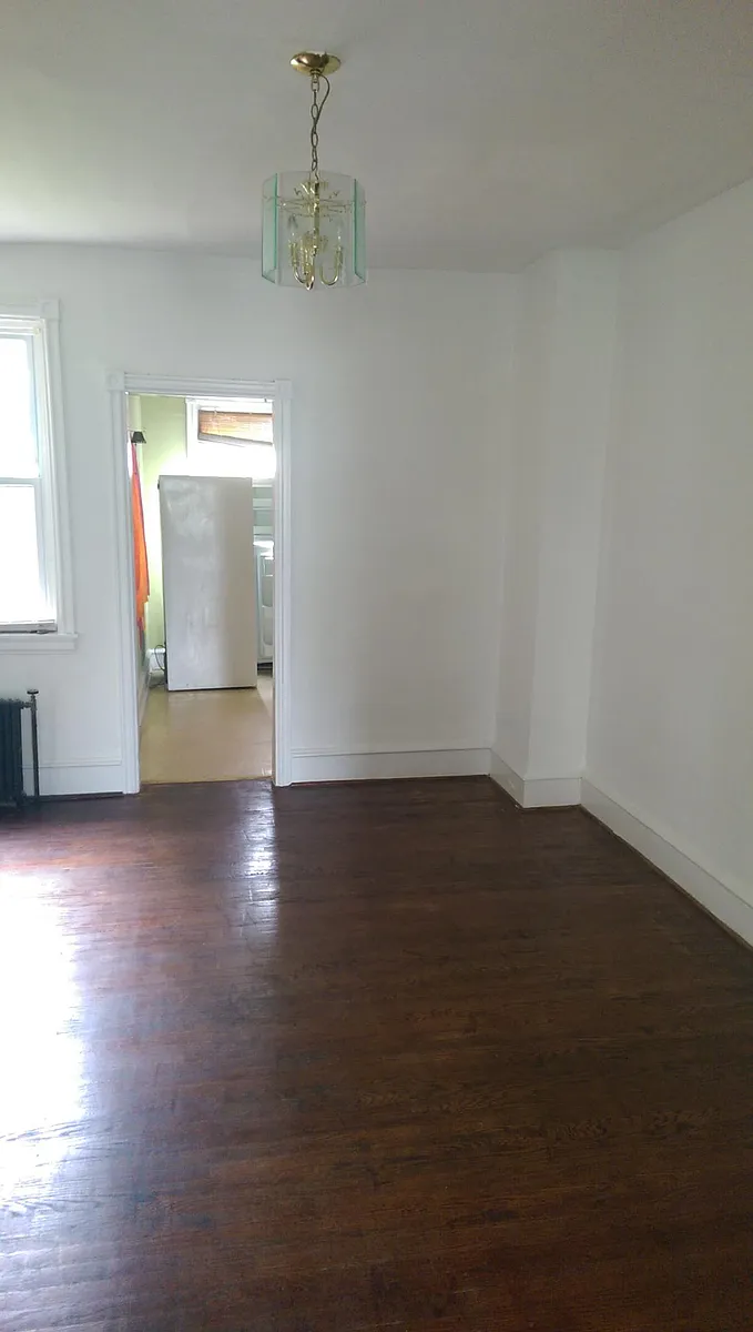 Building Photo - 610 W 20th St #1