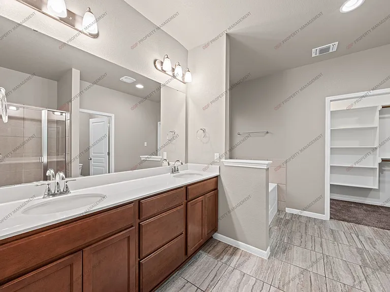 5620 Blackstone Dr — Photo 18