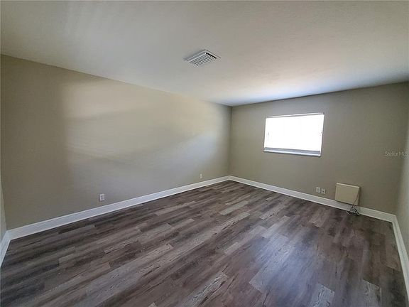 3rd image of 107 W Clay Ave APT 4