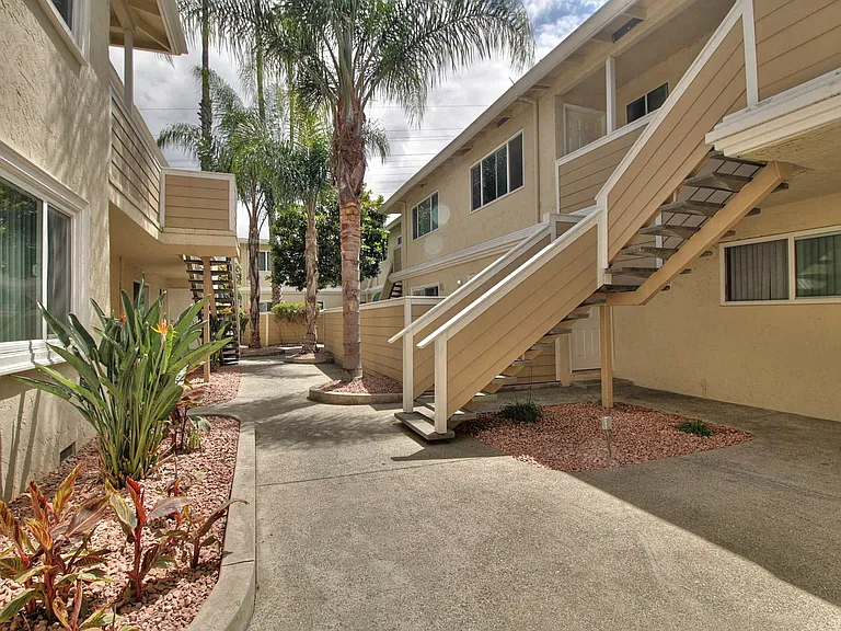 786 Reseda Dr #14 — Photo 2