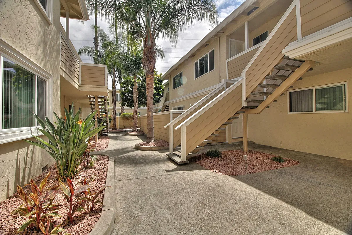Building Photo - 786 Reseda Dr #14