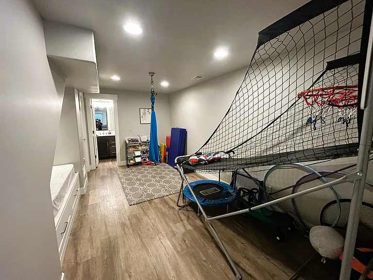 1035 Ashford Ct — Photo 33