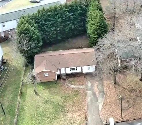 3rd image of 1551 Moore Dr