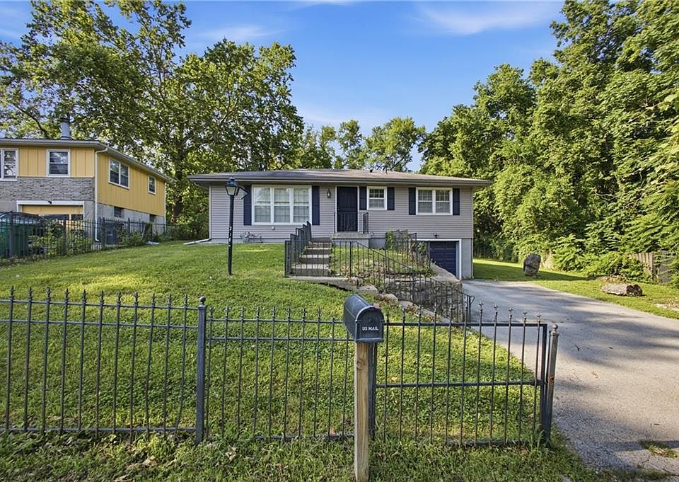 1st image of 3165 Longwood Ave