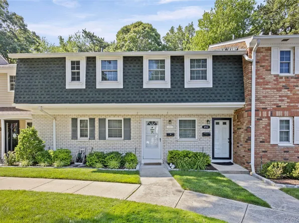 654 Village Drive #654, Hauppauge, NY 11788