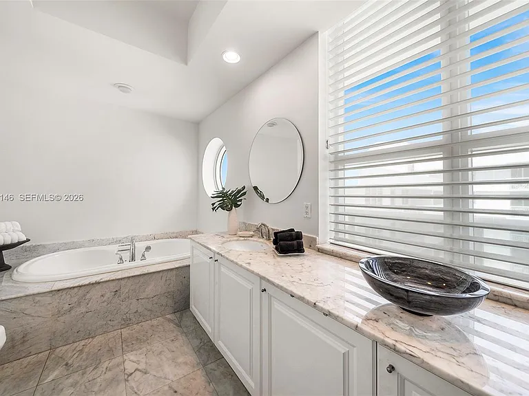 5801 Collins Ave #Penthouse 1600 — Photo 39
