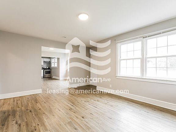 1325015_004_living_room_4.jpg
