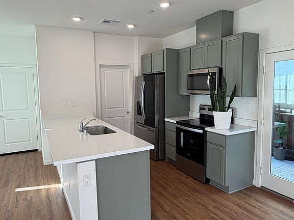3rd image of 7000 Santa Venetia Pl