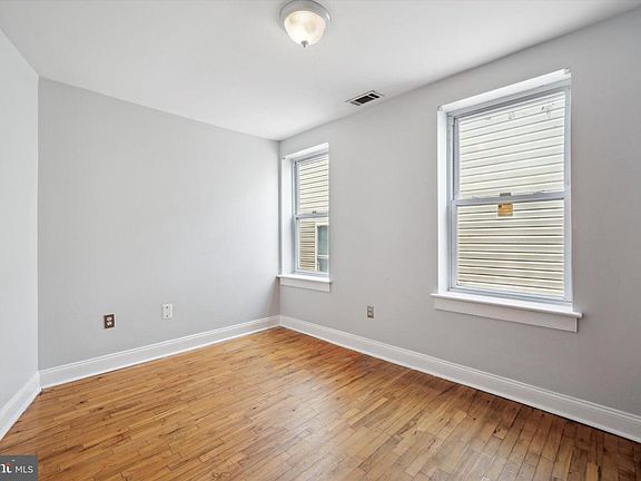 4th image of 1852 N 17th St