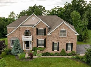 142 Ridgeline Dr, Poughkeepsie, NY 12603