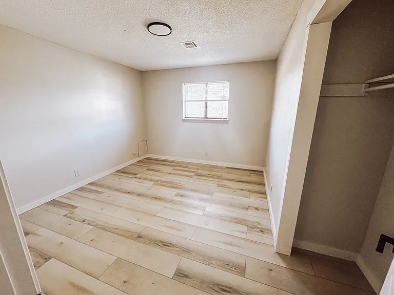 500 North Cline Rd Apartments — Photo 8