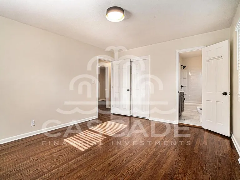 403 NW Village Dr — Photo 8