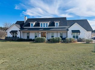 450 Lucky Rdg, Bandera, TX 78003