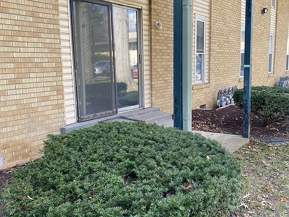 2nd image of 555 N Dupont Ave APT B39