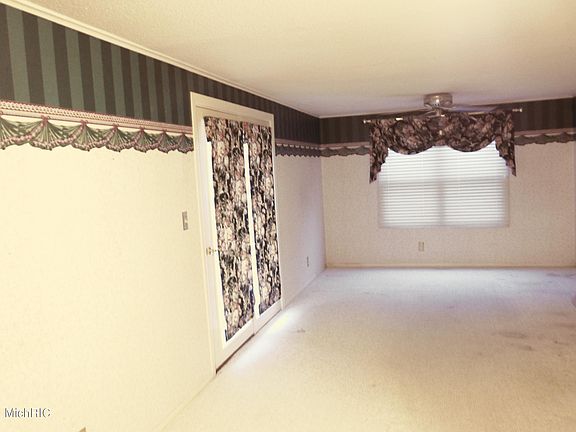 4th image of 4883 Sparrow Ave