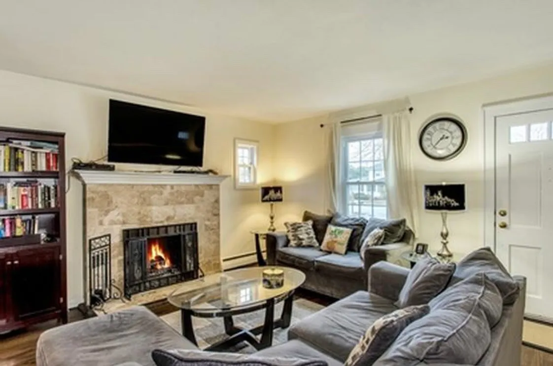 3 bed, 2.5 bath, 1600 sqft, $6,000 — Photo 4