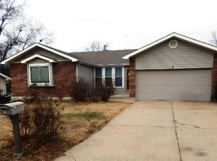 2 Charleroi Pl, Lake Saint Louis, MO 63367